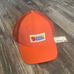 BNWT Fjallraven unisex orange trucker hat